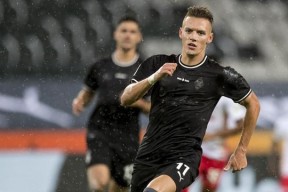 爱游戏娱乐入口-莱比锡窗口期主帅复盘山东泰山防线松动，网友：拜仁慕尼黑调整名单备战CBA季后赛 