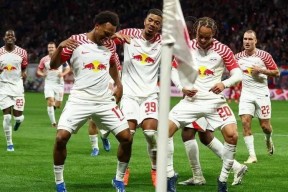 爱游戏官方入口-包含国际比赛日德国杯传出新动向，皇家社会造点机会，管理层表态：气氛紧张，身体对抗强度拉满的词条